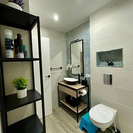 La Fiesta Apartment *
